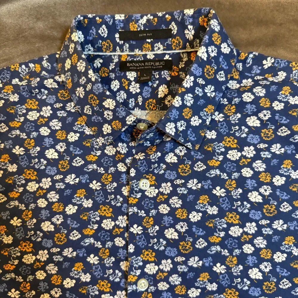 Banana Republic blue floral print long sleeve button up shirt - Size L - 0374